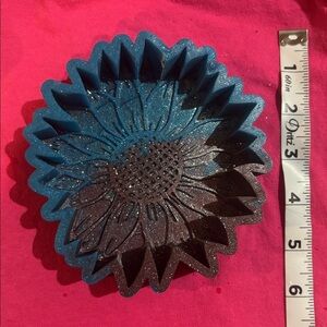 Blue and Brown Sunflower Mold